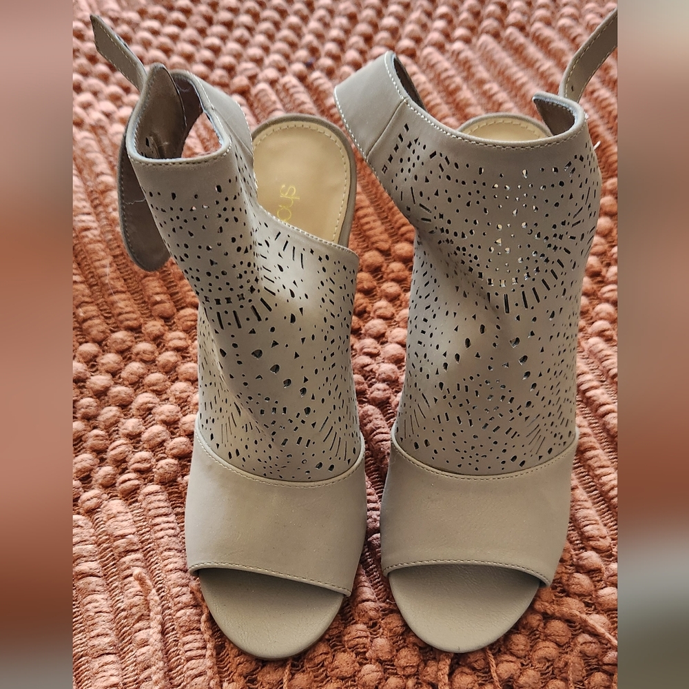 Stylish Beige Women's Peep-Toe Heels